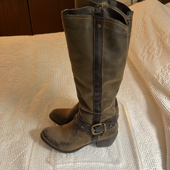 Air Madeline brown high to the knee boots. Size 7.5. Side zip. - Picture 2 of 8